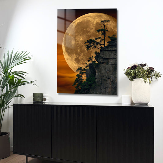 paysage nocturne avec lune dorée