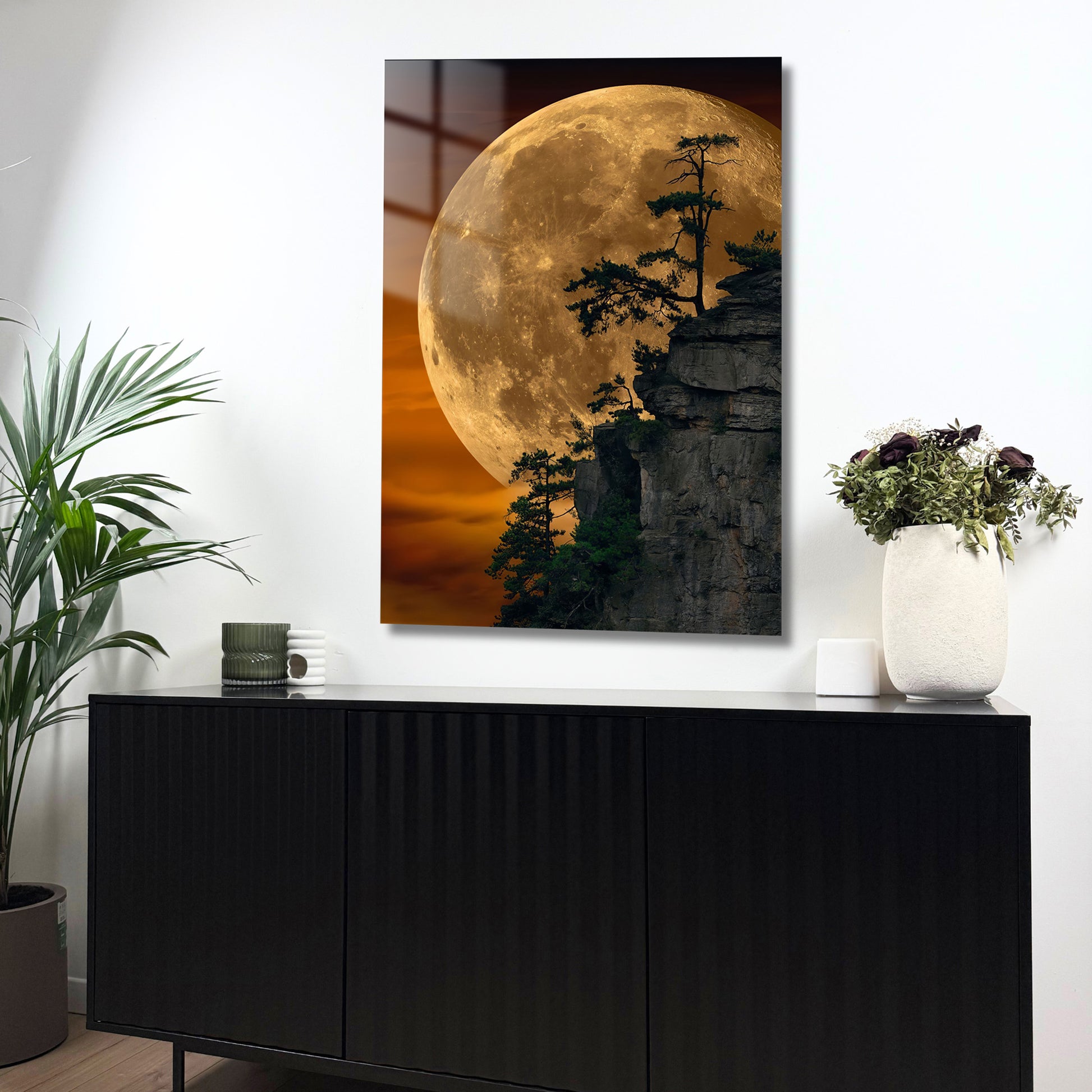 paysage nocturne avec lune dorée