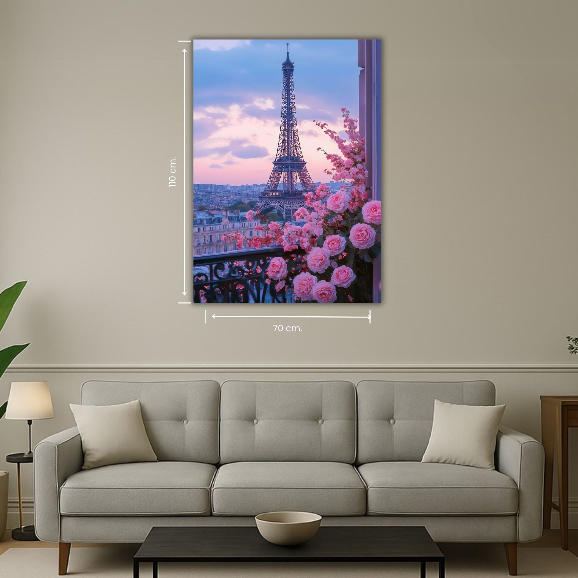 image de la tour eiffel au crépuscule avec fleurs roses en avant-plan
