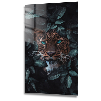 illustration artistique sombre d’un félin caché dans les feuillages